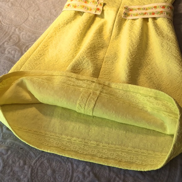 Vintage 40s-50s dress in Bright Yellow with custom embroidered floral belt. - Picture 10 of 16